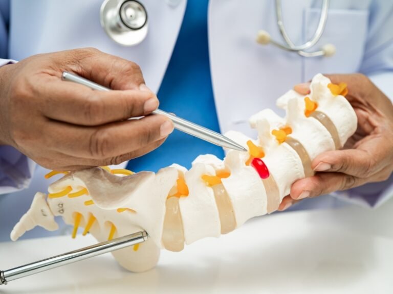 Slipped Disc Doctor in Delhi for Back & Leg Pain slipped disc doctor delhi